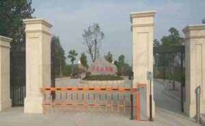 開封市大自然新城柵欄道閘案例 - 中出網(wǎng)-智能出入口與停車充電門戶