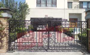 北京東山墅平開(kāi)門(mén)機(jī)案例 - 中出網(wǎng)-智能出入口與停車(chē)充電門(mén)戶(hù)