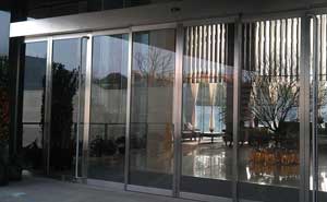 綠地會議中心感應門案例 - 中出網(wǎng)-智能出入口與停車充電門戶