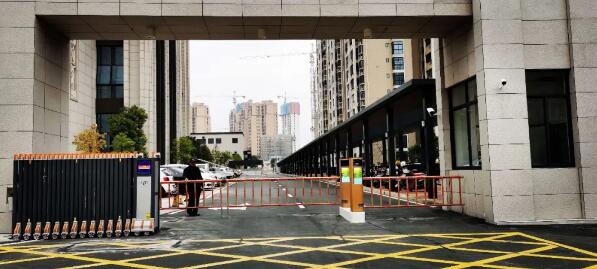 泉州惠安閩南建工大廈正式啟用藍(lán)卡AI云無(wú)人化停車場(chǎng)管理系統(tǒng)