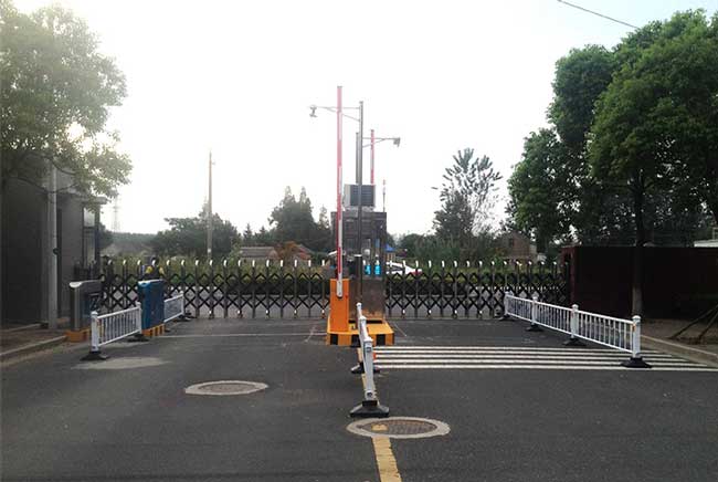 鹽城工學(xué)院大學(xué)停車場系統(tǒng)案例 - 中出網(wǎng)-智能出入口與停車充電門戶