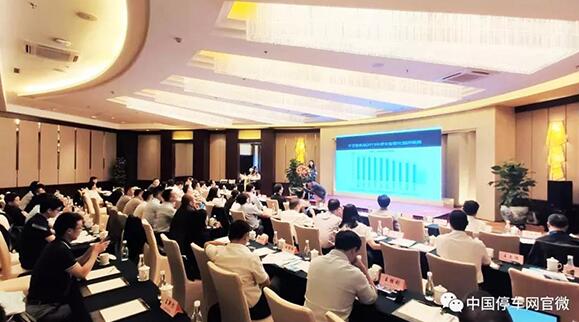 狄耐克智能交通總經(jīng)理劉德林、西北大區(qū)總監(jiān)唐濤參加會議