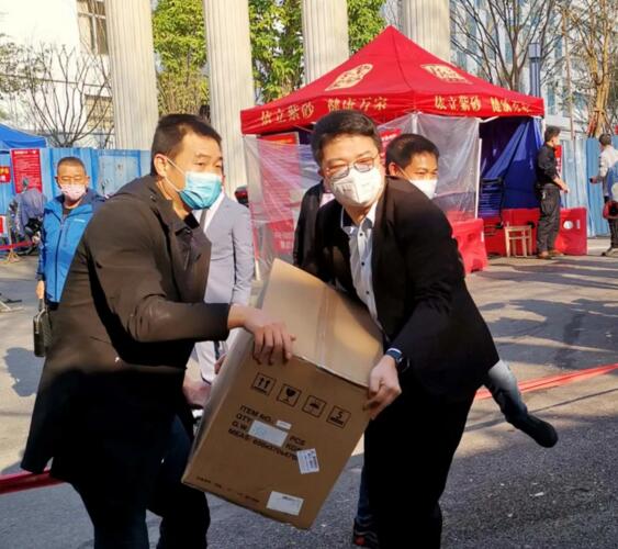 物資交接現(xiàn)場