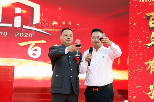 肖董與陳總共同上臺(tái)祝酒