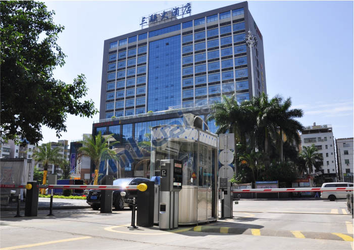 三聯(lián)大酒店停車場系統(tǒng)案例 - 中出網(wǎng)-智能出入口與停車充電門戶
