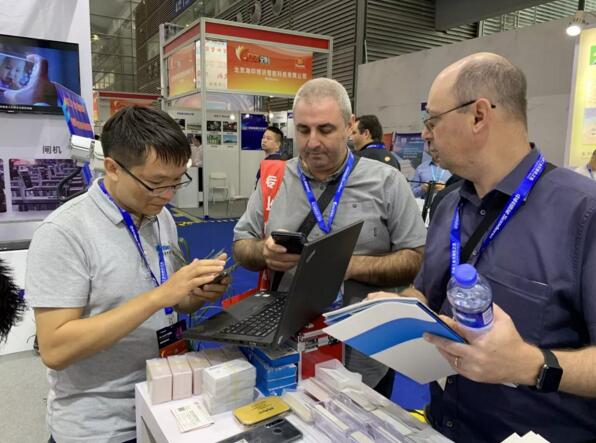 文通明星產(chǎn)品車(chē)牌識(shí)別相機(jī)吸引了一大波的外國(guó)友商駐足