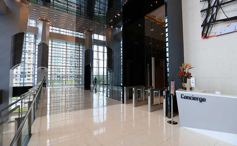 上海環(huán)貿(mào)廣場(chǎng)通道閘案例 - 中出網(wǎng)-智能出入口與停車(chē)充電門(mén)戶