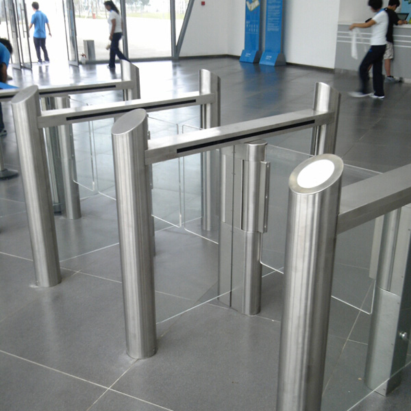 南陽李寧體育園通道閘案例 - 中出網-智能出入口與停車充電門戶