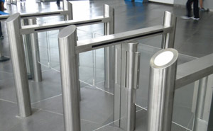 南陽李寧體育園通道閘案例