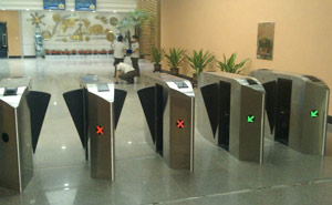 沈陽(yáng)電視臺(tái)通道閘案例 - 中出網(wǎng)-智能出入口與停車充電門戶