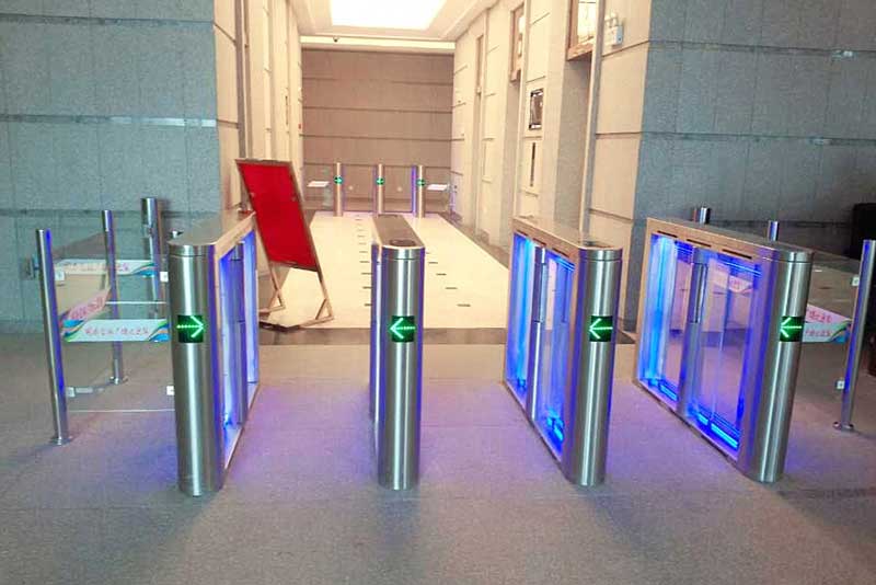 張家港國泰金融速通門案例 - 中出網-智能出入口與停車充電門戶