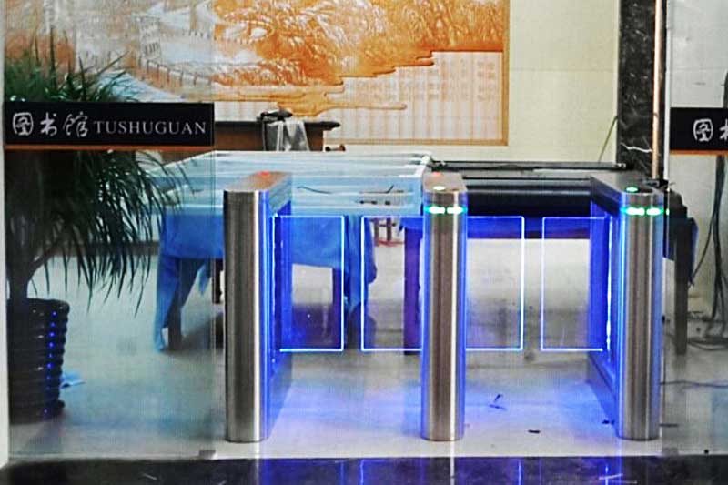 廣州圖書館速通門案例 - 中出網(wǎng)-智能出入口與停車充電門戶