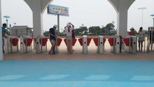 揚(yáng)州海浪谷水上樂(lè)園通道閘案例