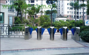 武漢錦繡龍城通道閘案例 - 中出網(wǎng)-智能出入口與停車充電門戶