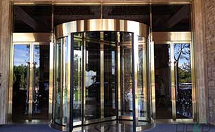 昆明華美達(dá)星耀精品酒店旋轉(zhuǎn)門工程案例 - 中出網(wǎng)-智能出入口與停車充電門戶