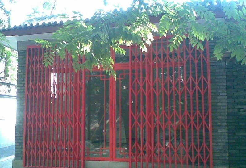 河北烤漆拉閘門工程案例 - 中出網(wǎng)-智能出入口與停車充電門戶