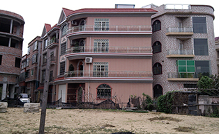 順德農(nóng)貿(mào)市場(chǎng)拉閘門(mén)工程案例 - 中出網(wǎng)-智能出入口與停車(chē)充電門(mén)戶