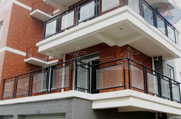 玻璃陽(yáng)臺(tái)欄桿