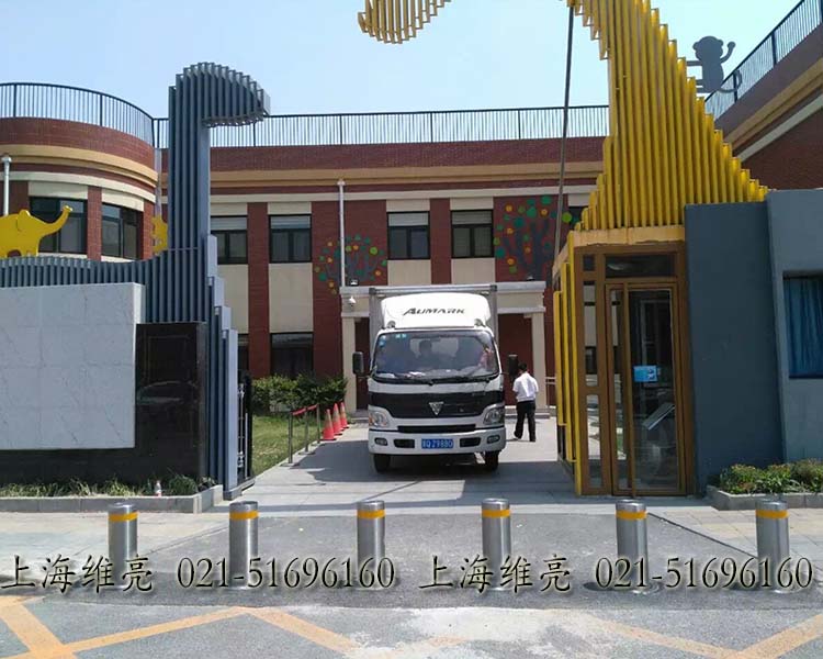 學(xué)校著重推廣防沖撞升降柱及智能出入品設(shè)備