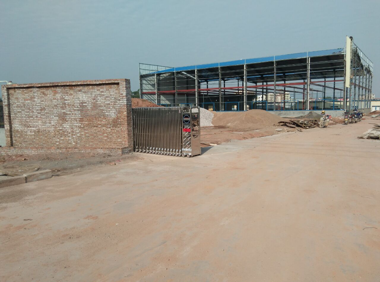 信豐東信化工不銹鋼伸縮門案例