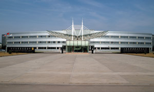 江蘇奧賽康藥業(yè)有限公司電動伸縮門案例 - 中出網(wǎng)-智能出入口與停車充電門戶