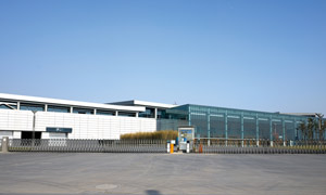 南京博覽中心電動伸縮門案例 - 中出網(wǎng)-智能出入口與停車充電門戶