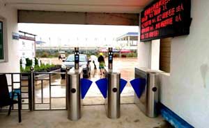 工地通道閘案例 - 中出網(wǎng)-智能出入口與停車充電門戶