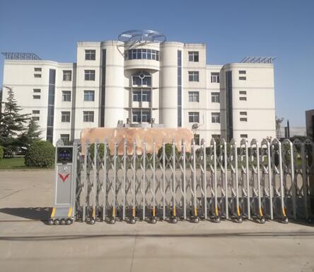 河北天元藥業(yè)有限公司大門口的電動(dòng)伸縮門由石家莊出安智能提供