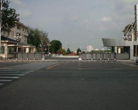 石家莊出安智能伸縮門(mén)給石家莊市第一中學(xué)項(xiàng)目不一樣的體驗(yàn)