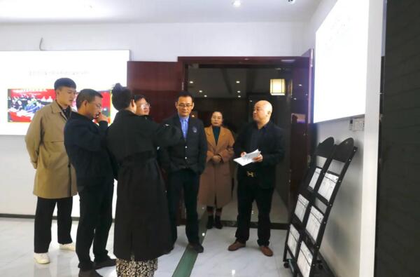 考察團(tuán)一行參觀湘聯(lián)產(chǎn)品體驗(yàn)館