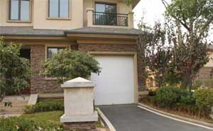 武漢保利地產(chǎn)車庫(kù)卷簾門案例 - 中出網(wǎng)-智能出入口與停車充電門戶