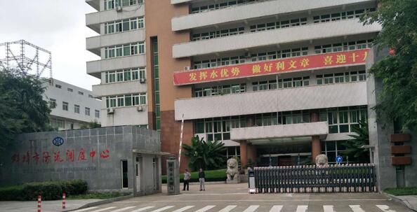 蚌埠市汛防調度中心電動伸縮門案例 - 中出網(wǎng)-智能出入口與停車充電門戶