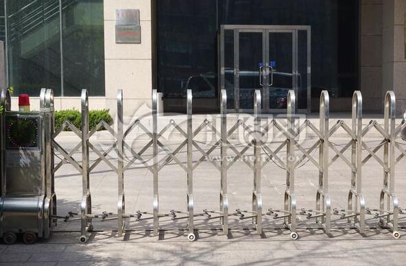 保定出安智能伸縮門點綴槐茂醬園