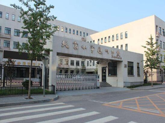 北京小學(xué)對(duì)北京出安智能電動(dòng)伸縮門給予好評(píng)