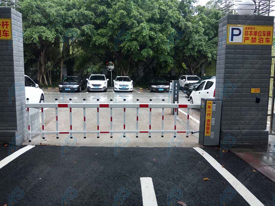重慶出安智能柵欄道閘進(jìn)駐重慶永川105