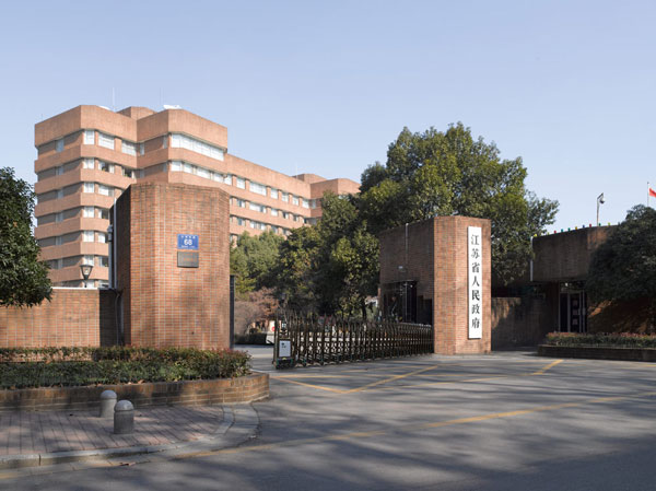 熱烈祝賀南京出安智能電動(dòng)伸縮門進(jìn)駐江蘇省人民政府