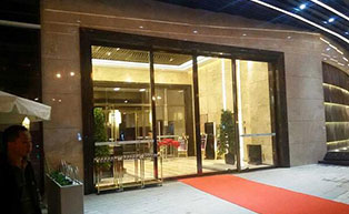 贛州寶能層地產銷售部自動門工程案例 - 中出網-智能出入口與停車充電門戶