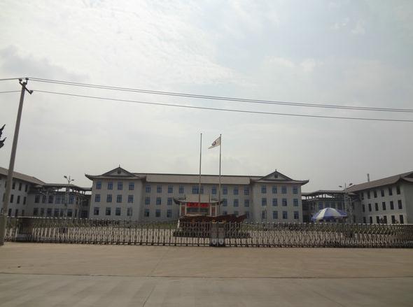 唐山出安智能為唐山黑貓?zhí)亢诖箝T口增添亮麗伸縮門