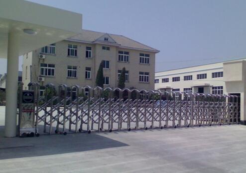 唐山出安智能伸縮門成為唐山東方雙語(yǔ)學(xué)校的門柱