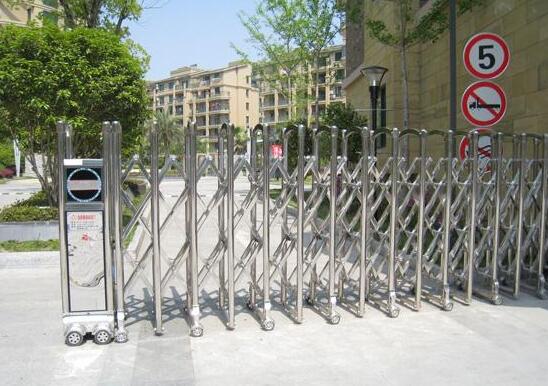 唐山出安智能伸縮門成為唐山科技中等專業(yè)學(xué)校的守門神