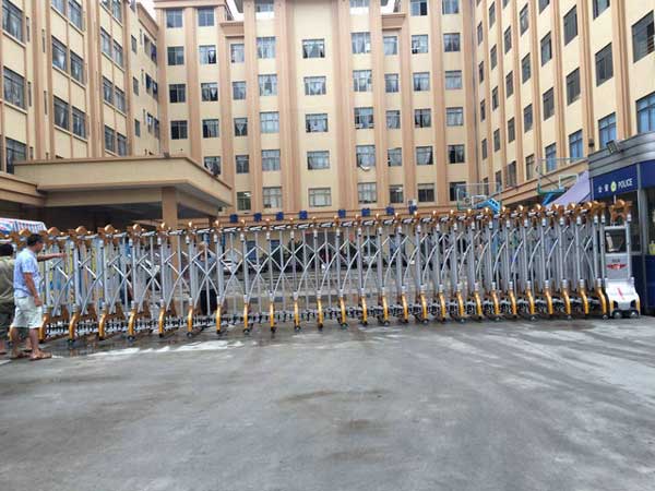 徐州新沂信合大廈選用徐州出安智能電動(dòng)伸縮門作安防設(shè)備