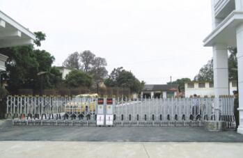 華僑城歡樂天地成功安裝溫州出安智能電動伸縮門