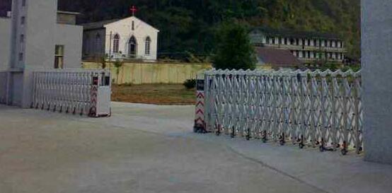 溫州出安智能電動伸縮門帶給溫州市鹿城區(qū)職業(yè)技術(shù)學校的形象展示