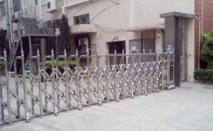 深圳達(dá)邦制衣廠電動伸縮門案例