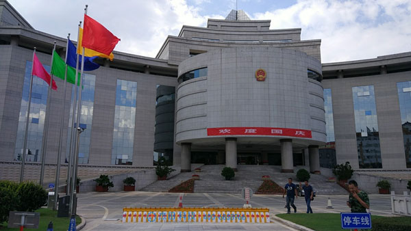 喜迎昆明出安智能路障機(jī)進(jìn)駐云南省人大