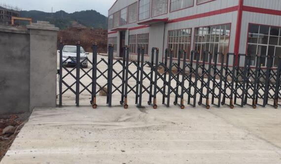 嘉興市吳越信息技術(shù)有限公司安裝嘉興出安智能電動(dòng)伸縮門正式投入使用