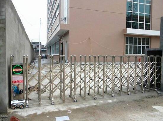 金華出安智能電動(dòng)伸縮門安裝在金華市建設(shè)技工學(xué)校大門口
