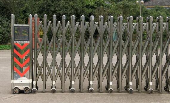 滄州出安智能電動(dòng)伸縮門點(diǎn)綴滄縣職業(yè)技術(shù)教育中心