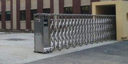 榮盛泰享嘉府安裝滄州出安智能電動(dòng)伸縮門正式投入使用