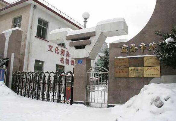 威海出安智能伸縮門為威海市鯨園小學(xué)保駕護(hù)航